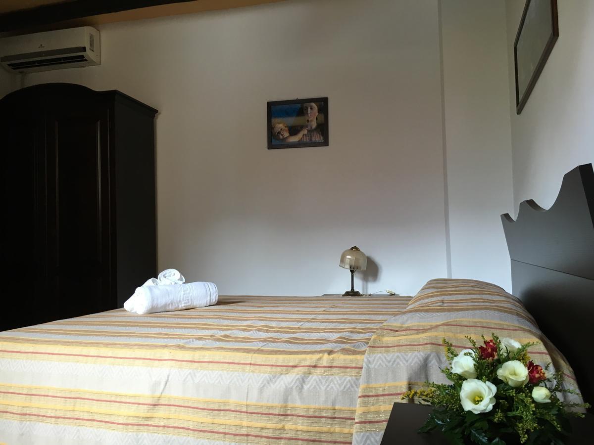 シッラ La Bastia Bed & Breakfast エクステリア 写真