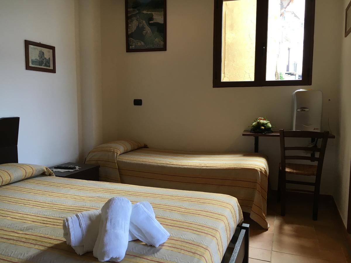 シッラ La Bastia Bed & Breakfast エクステリア 写真