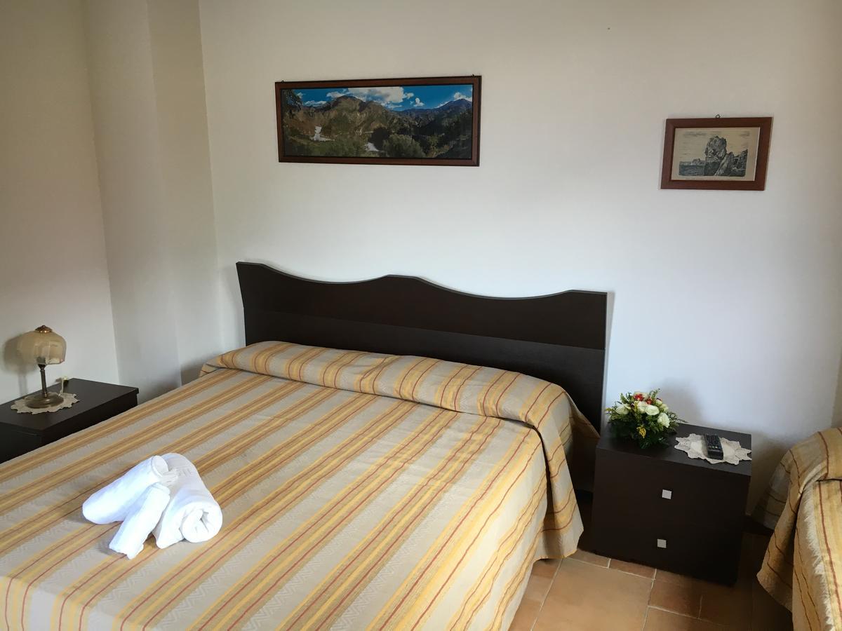 シッラ La Bastia Bed & Breakfast エクステリア 写真