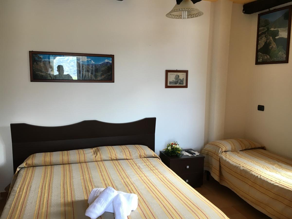 シッラ La Bastia Bed & Breakfast エクステリア 写真