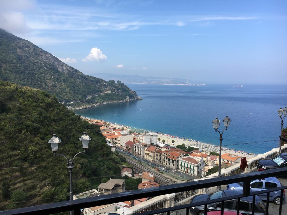 シッラ La Bastia Bed & Breakfast エクステリア 写真