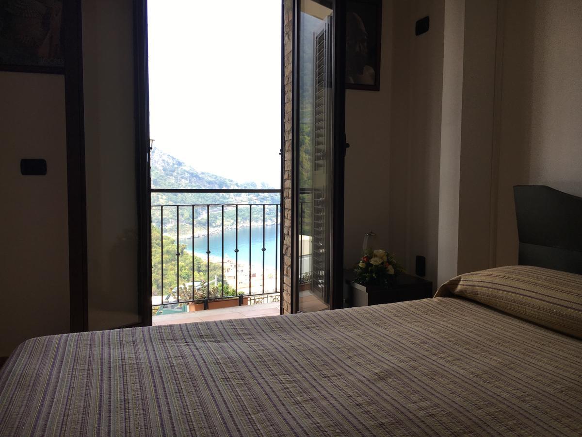 シッラ La Bastia Bed & Breakfast エクステリア 写真