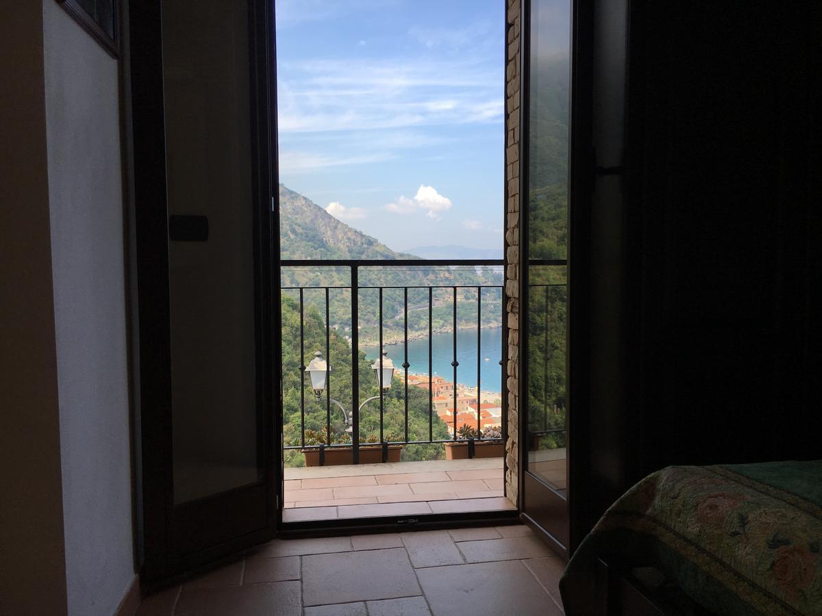 シッラ La Bastia Bed & Breakfast エクステリア 写真