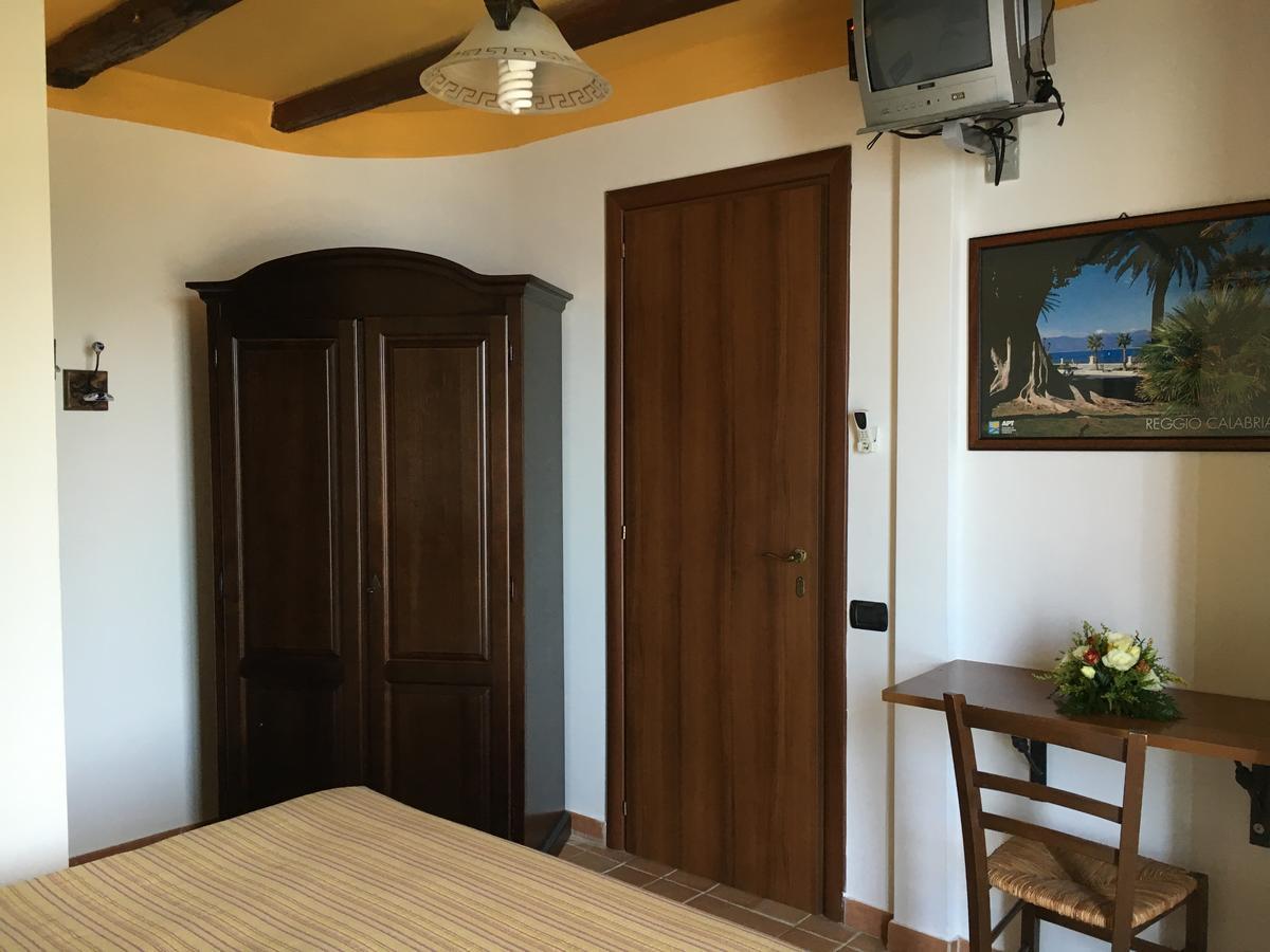 シッラ La Bastia Bed & Breakfast エクステリア 写真